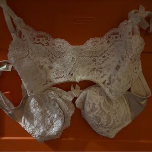 Women’s Victoria's Secret White Lace Bra & Garter Belt Size 36B